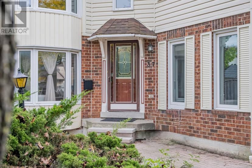37 Wintermute Boulevard, Toronto, photo 2
