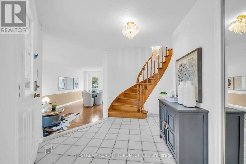 37 Wintermute Boulevard, Toronto, photo 3