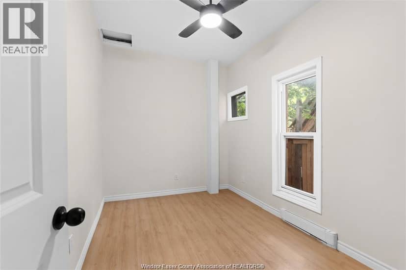 939 WYANDOTTE STREET East — photo 17 of 29