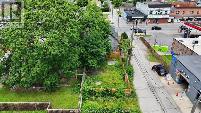 939 WYANDOTTE STREET East — photo 3 of 29