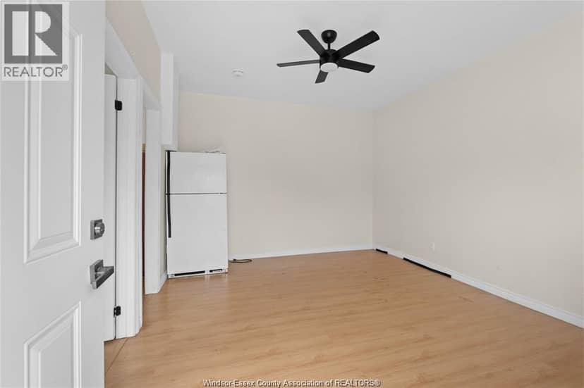939 WYANDOTTE STREET East — photo 5 of 29
