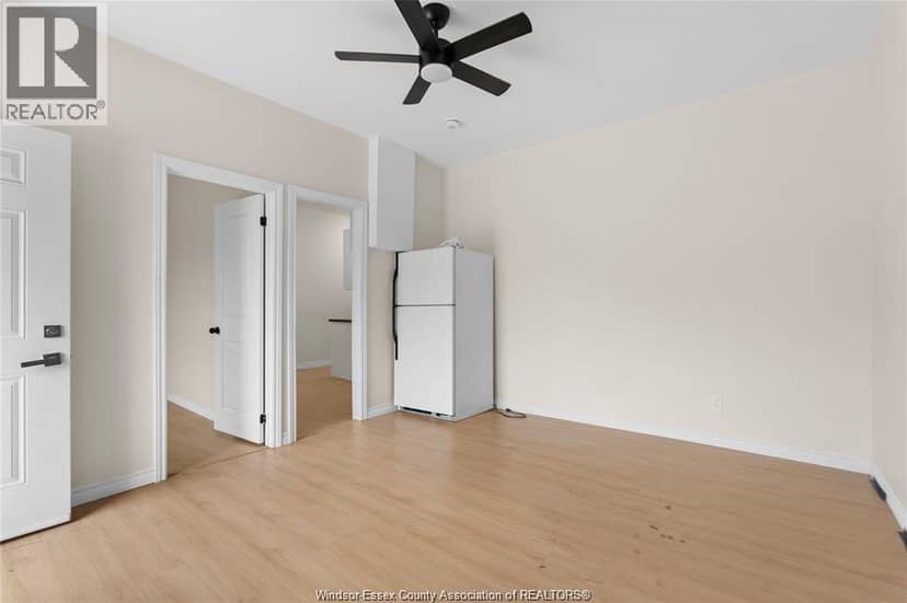 939 WYANDOTTE STREET East — photo 6 of 29