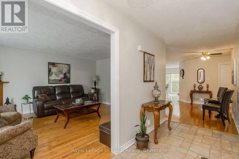 18 - 90 Burke Street — photo 3 of 20