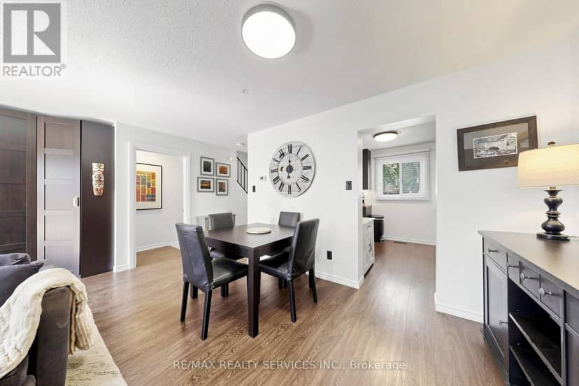 57 - 93 Hansen Road N — photo 13 of 40
