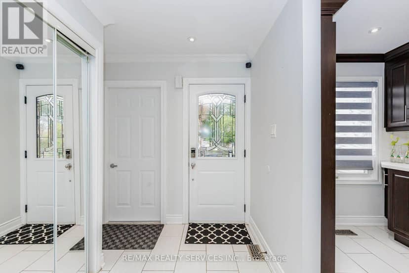 20 Murdoch Drive, Brampton, photo 3