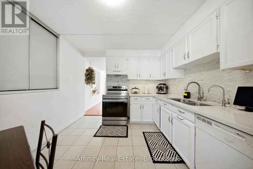 201 - 180 Mississauga Valley Boulevard — photo 20 of 40