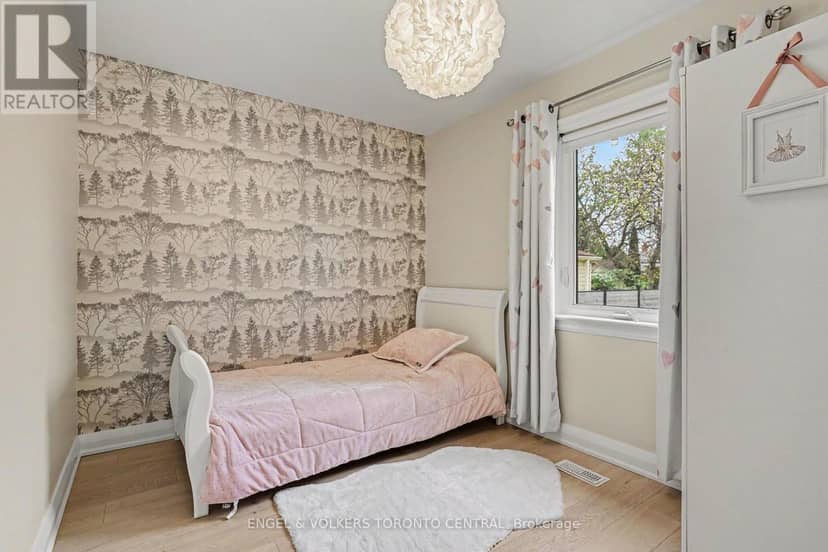 28 Inverleigh Drive — photo 11 of 26