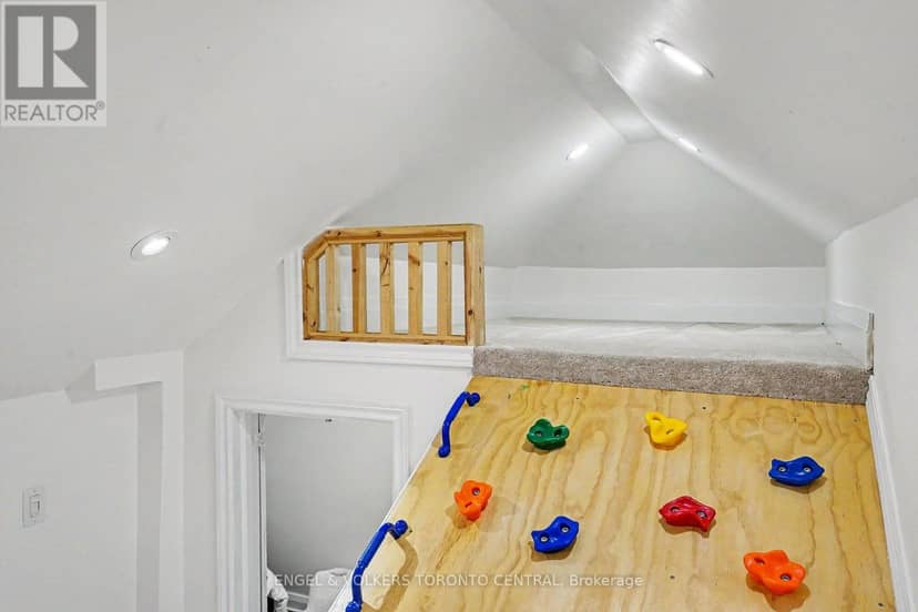 28 Inverleigh Drive — photo 17 of 26