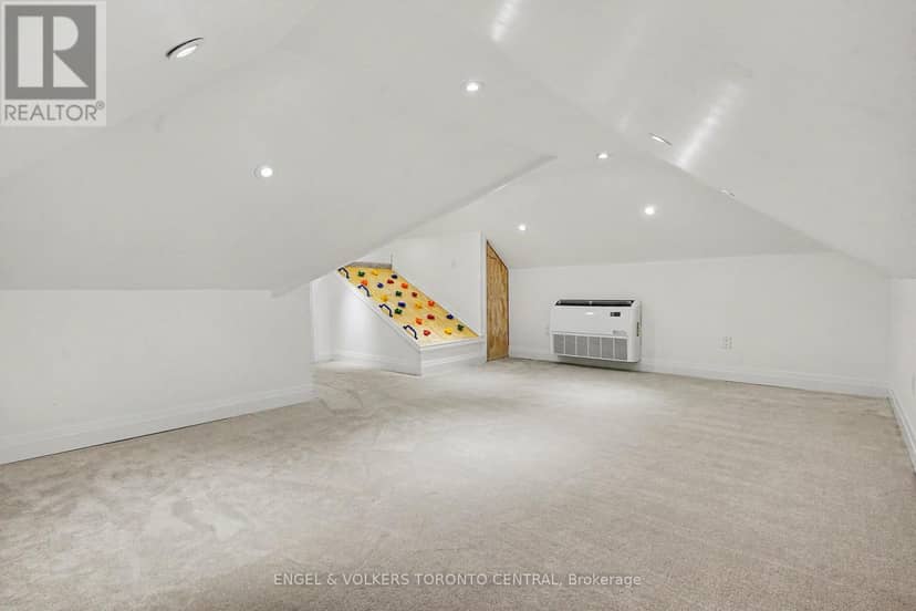 28 Inverleigh Drive — photo 15 of 26