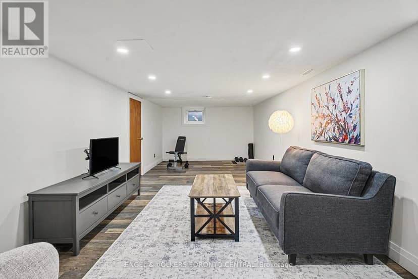 28 Inverleigh Drive — photo 19 of 26
