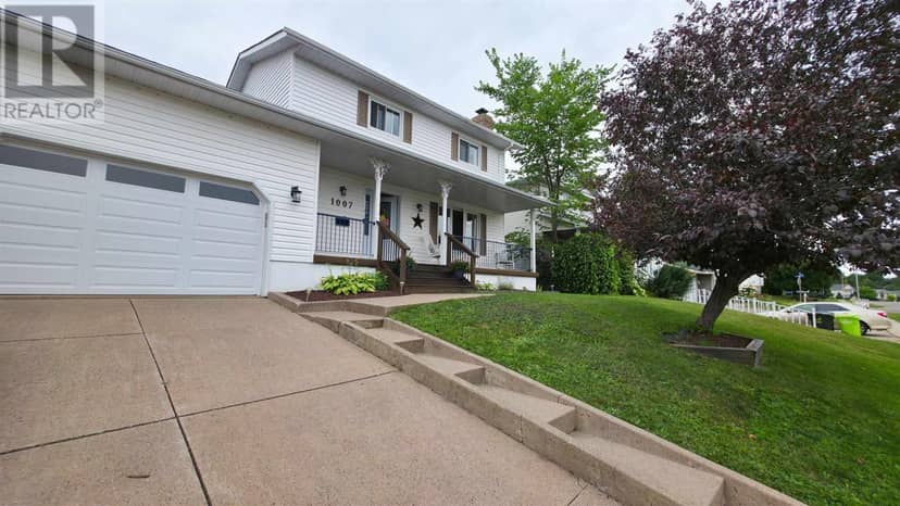 1007 Lake ST — photo 3 of 40