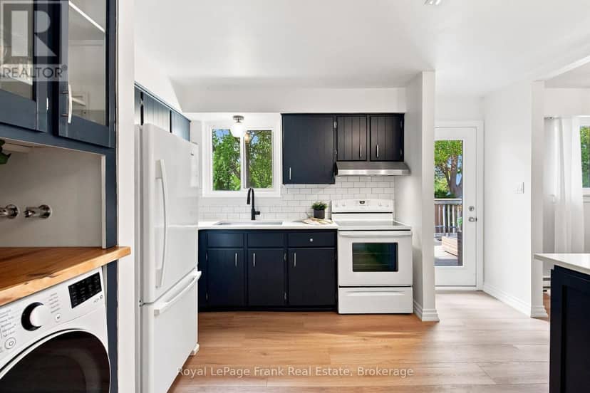 445 Bay Street — photo 12 of 30