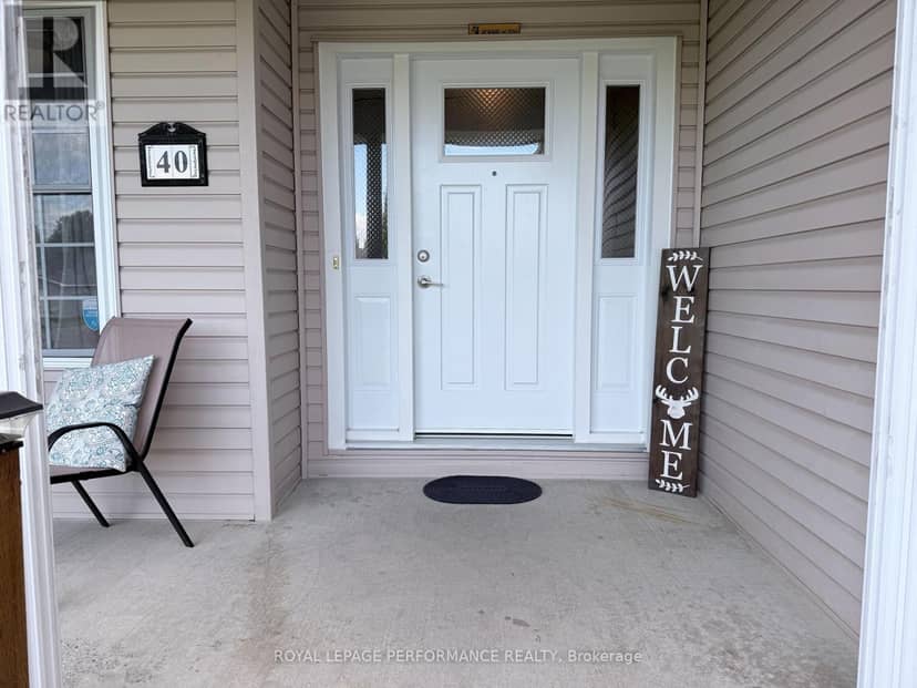 40 Lori Lane — photo 3 of 30