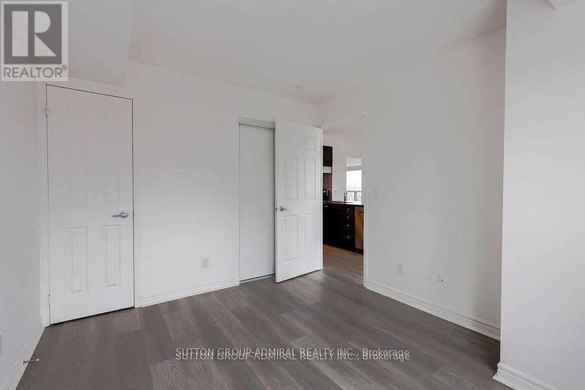 409 - 60 Fairfax Crescent — photo 13 of 25