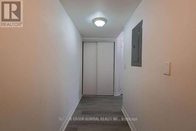 409 - 60 Fairfax Crescent — photo 18 of 25