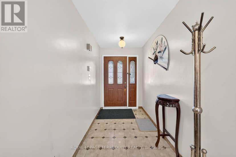 851 Huntingwood Drive, Toronto, photo 3