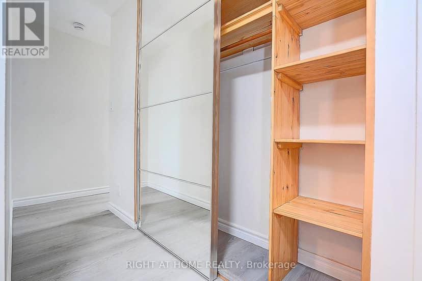 109 - 3025 The Credit Woodlands Drive — photo 11 of 19