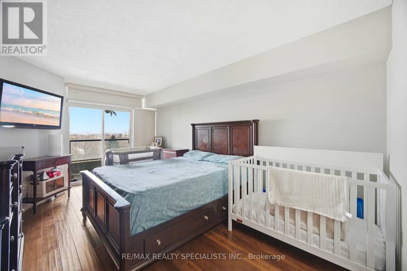 611 - 1 Rowntree Road — photo 7 of 40