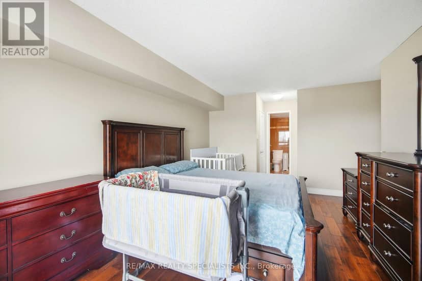 611 - 1 Rowntree Road — photo 9 of 40