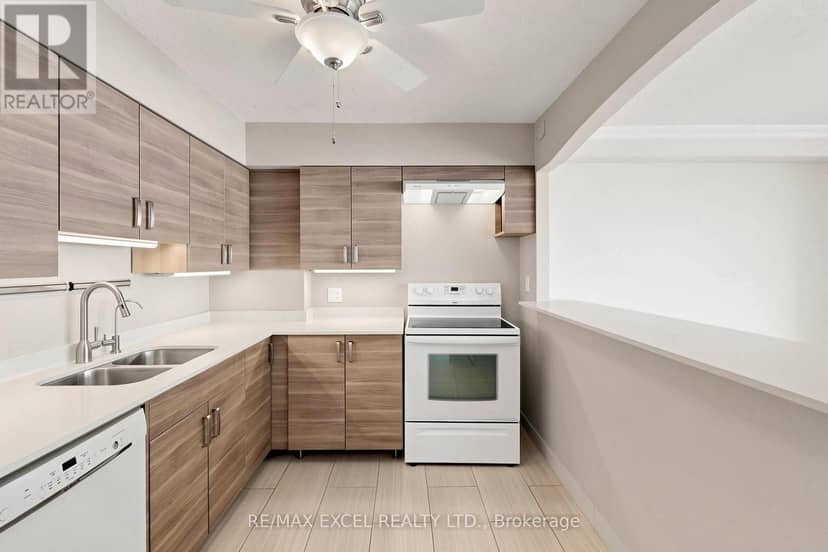 607 - 5280 Lakeshore Road — photo 15 of 40