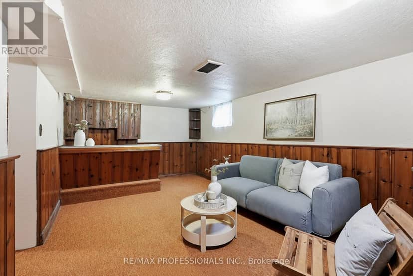 1 Bernice Avenue — photo 33 of 40