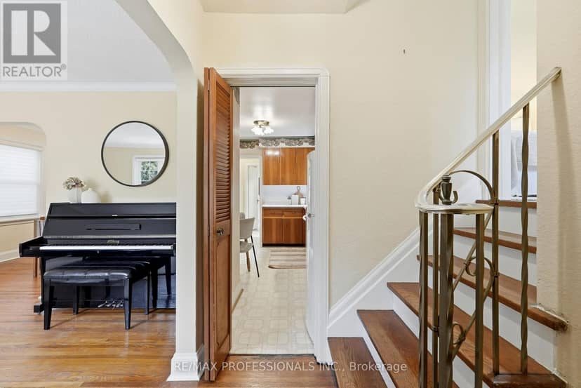 1 Bernice Avenue — photo 4 of 40