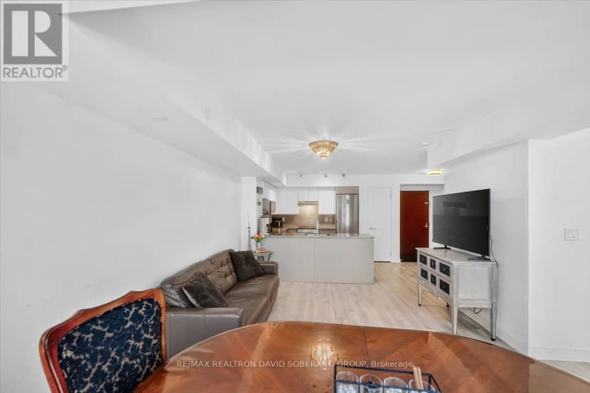 112 Varna Drive, Toronto, photo 6