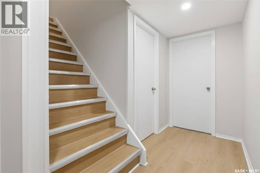 1814 Wilson Crescent — photo 8 of 30