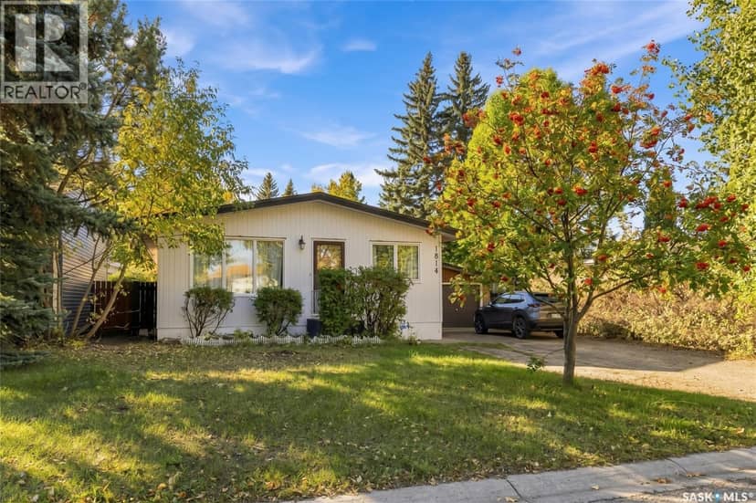 1814 Wilson Crescent — photo 1 of 30