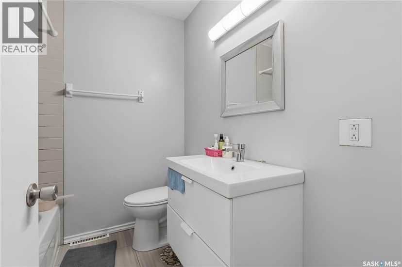 1814 Wilson Crescent — photo 7 of 30