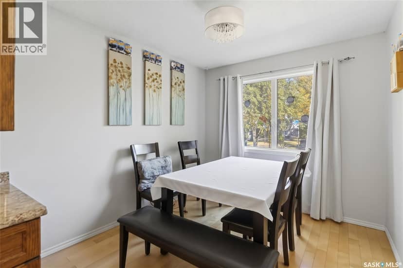 1814 Wilson Crescent — photo 4 of 30