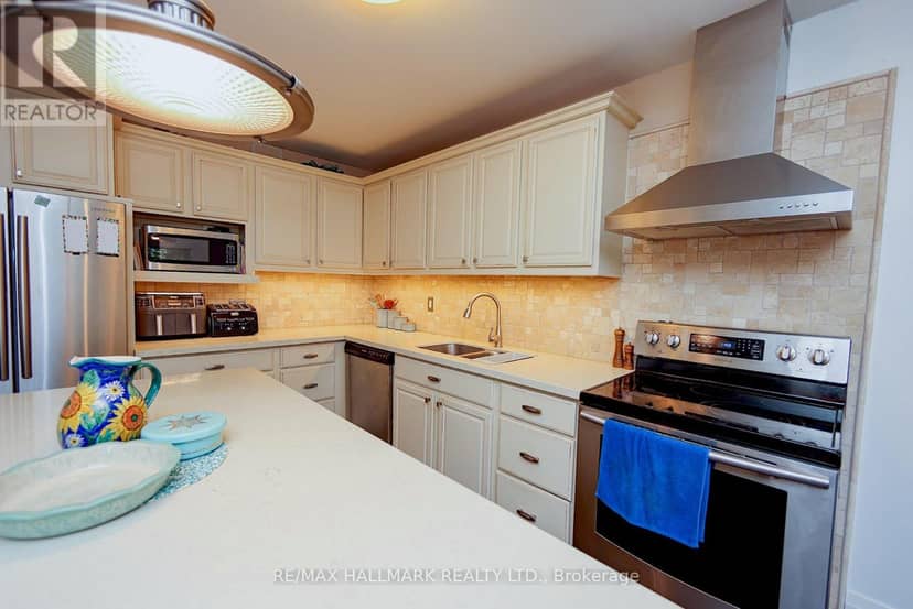 781 Pam Crescent — photo 9 of 38