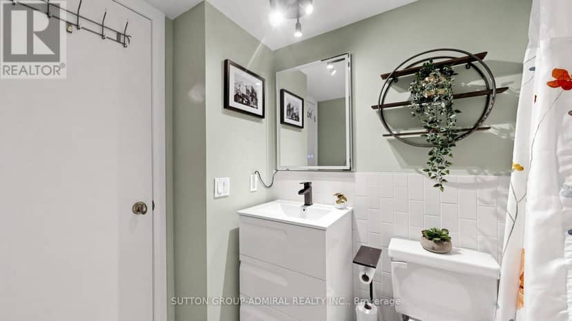 922 - 111 Elizabeth Street — photo 19 of 38