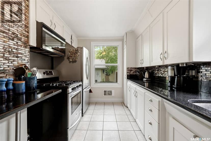 2950 Retallack STREET — photo 9 of 34