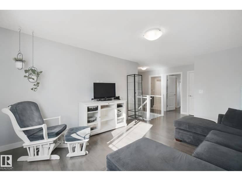 129 Rideau Cr — photo 33 of 40