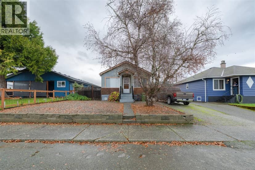 3885 14th Ave — photo 1 of 28