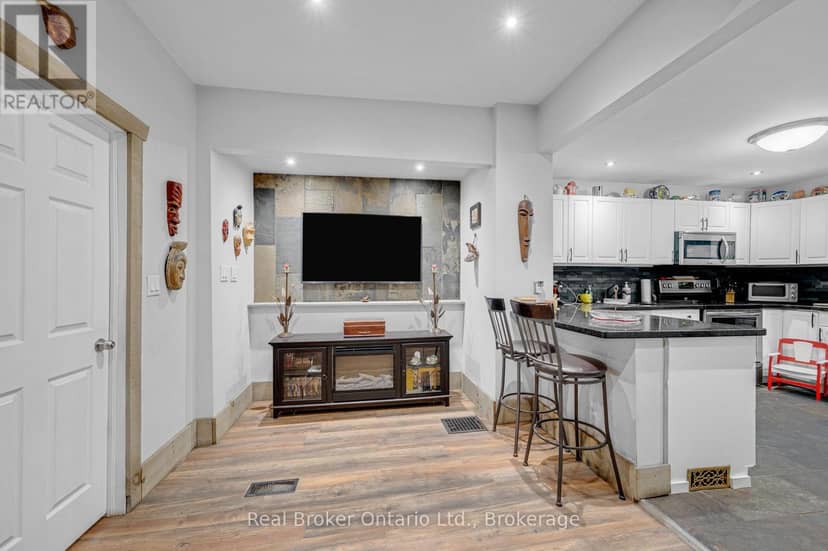 466 Cannon Street E — photo 9 of 30