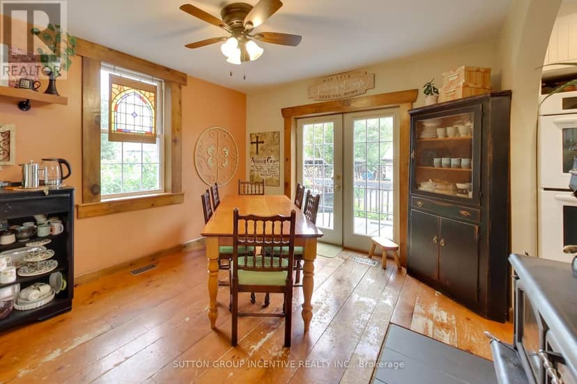 1724 Penetanguishene Road — photo 10 of 37