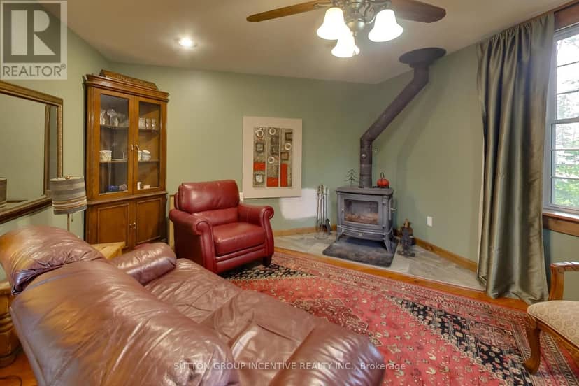 1724 Penetanguishene Road — photo 12 of 37