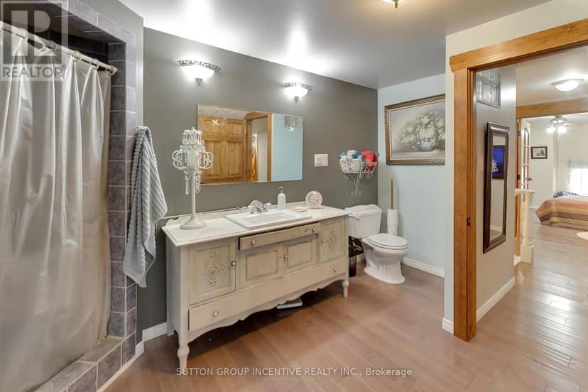 1724 Penetanguishene Road — photo 26 of 37