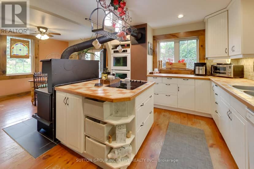 1724 Penetanguishene Road, Springwater, photo 6