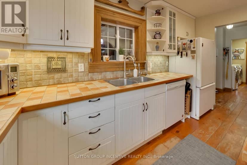 1724 Penetanguishene Road, Springwater, photo 7