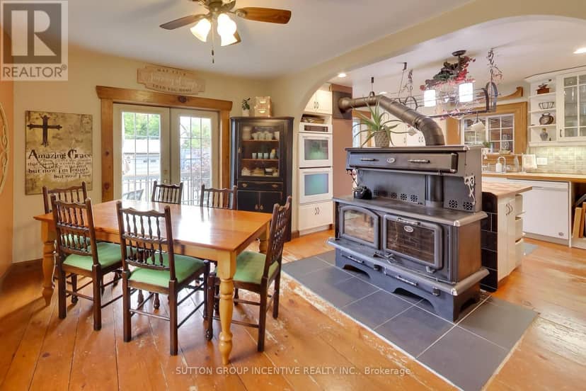 1724 Penetanguishene Road — photo 9 of 37