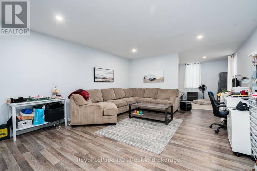 3 Elora Street — photo 30 of 32