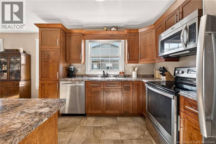 51 Thornhill Crescent — photo 10 of 40
