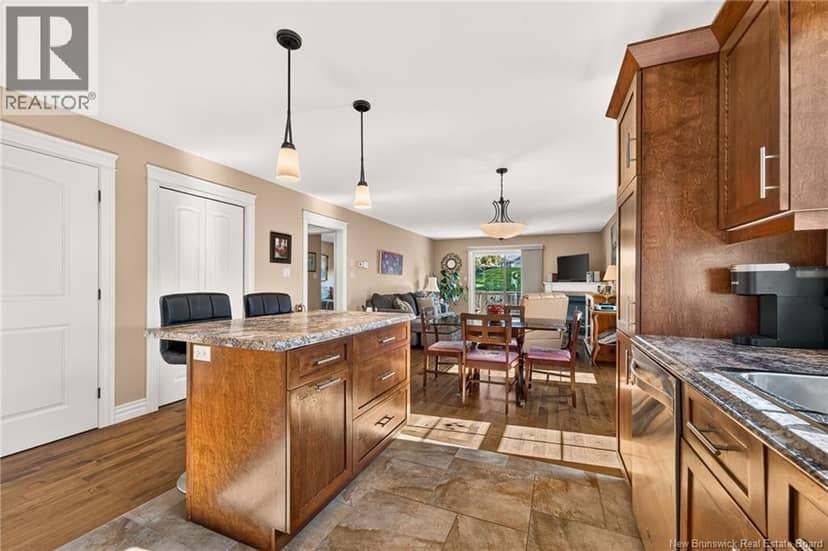 51 Thornhill Crescent — photo 12 of 40
