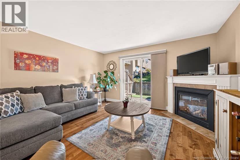51 Thornhill Crescent — photo 18 of 40