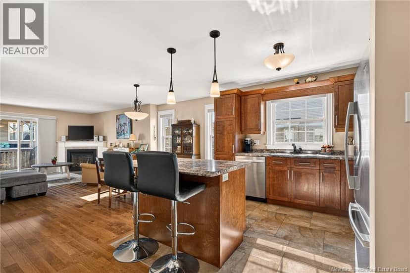 51 Thornhill Crescent — photo 9 of 40