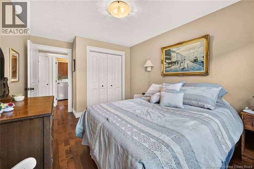 51 Thornhill Crescent — photo 30 of 40