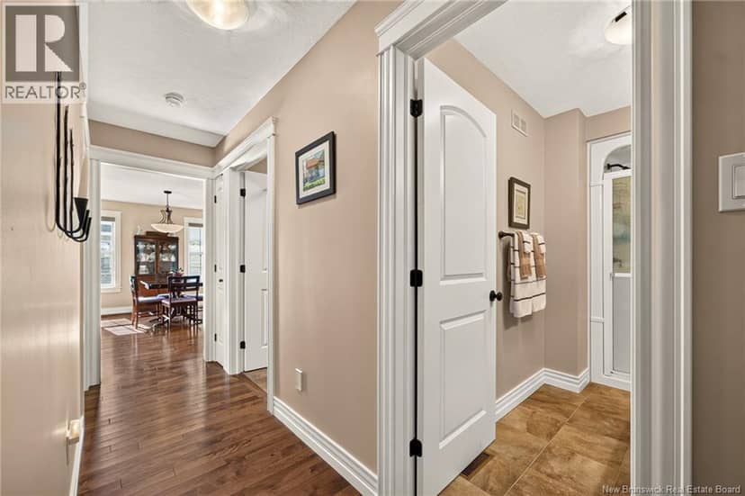 51 Thornhill Crescent — photo 31 of 40